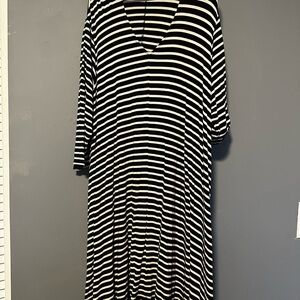 Black & White Stripe V-Neck Women’s Dress